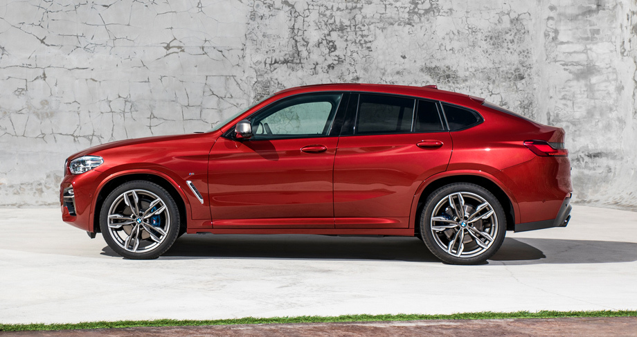 BMW X4 CUV красного цвета