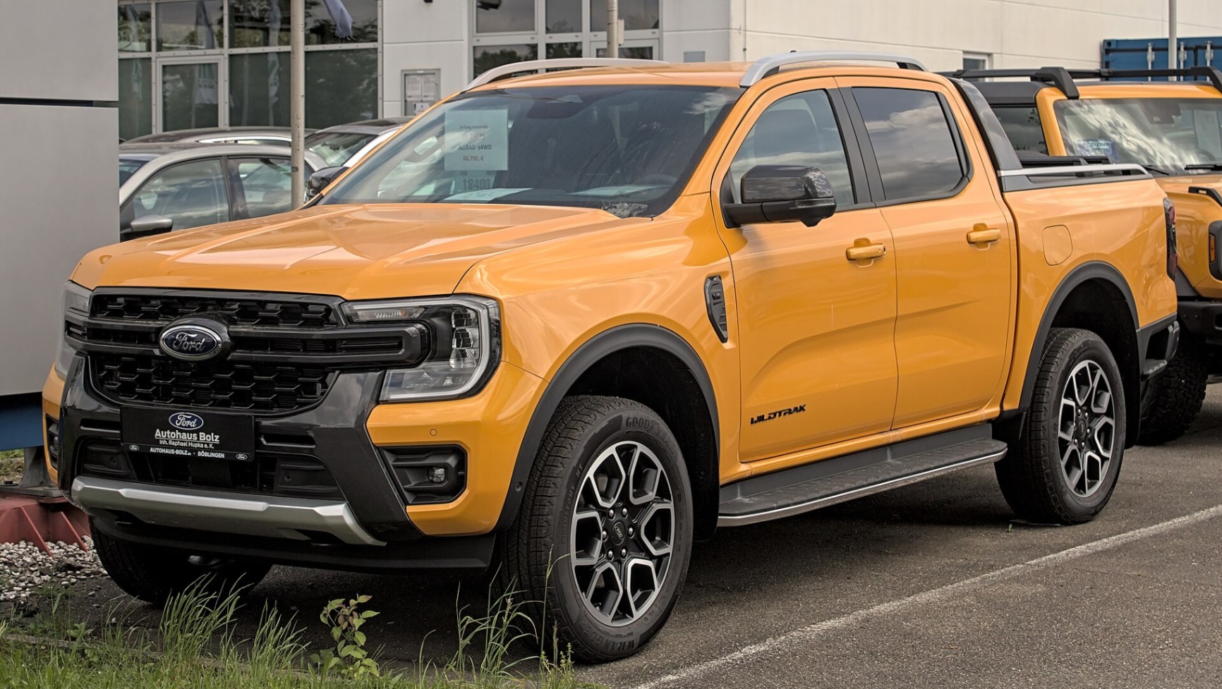 Ford Ranger желтого цвета