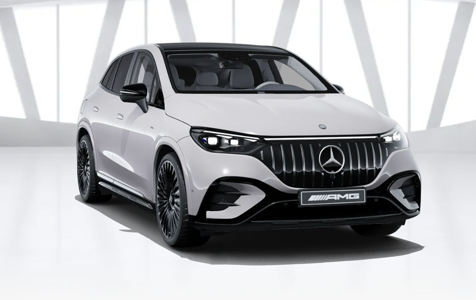 Mercedes-Benz EQE SUV серебристого цвета