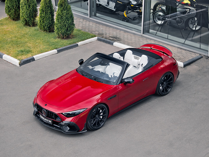 Mercedes SL красного цвета